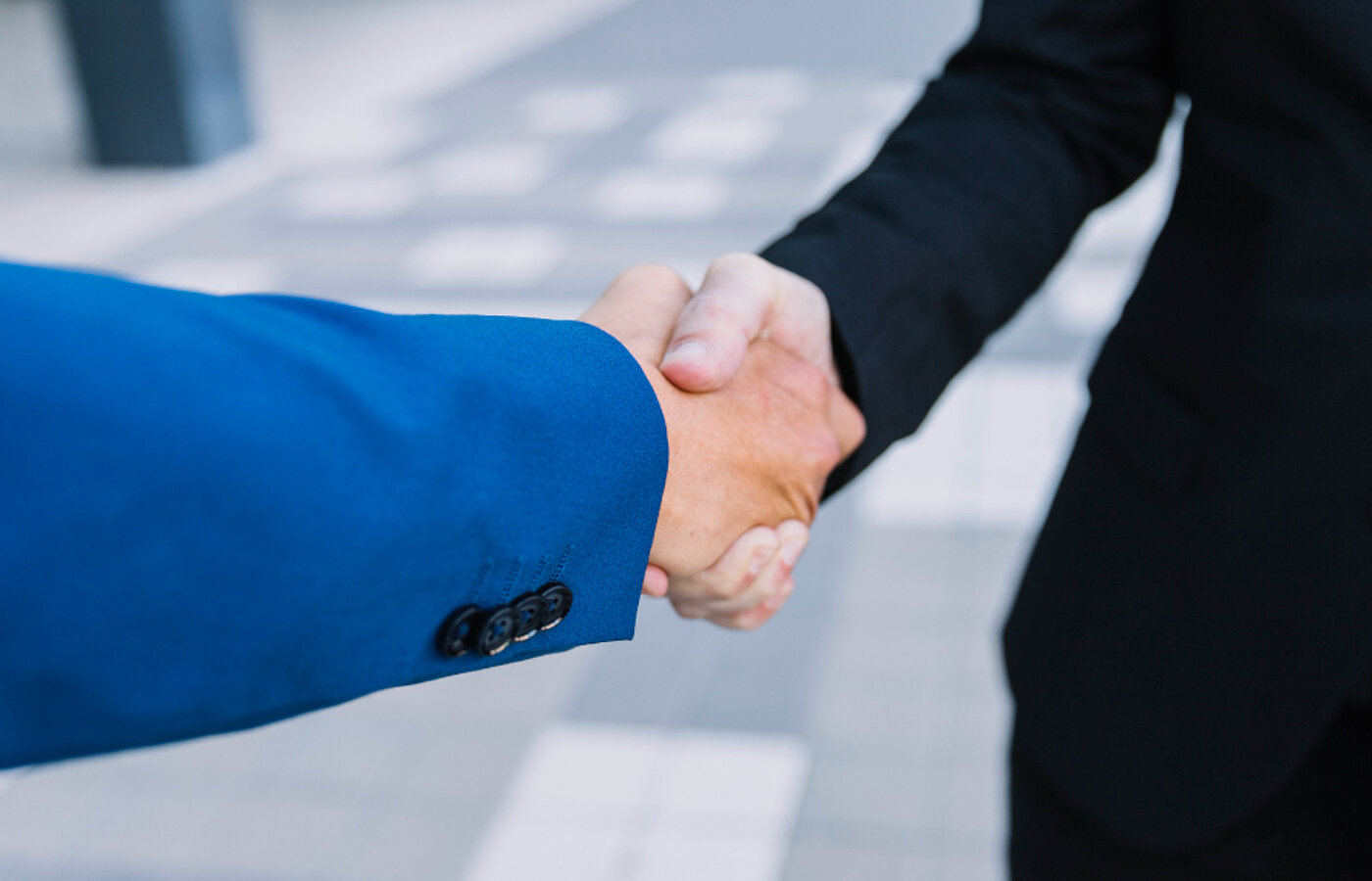 Handschlag zwischen zwei Geschäftspartnern