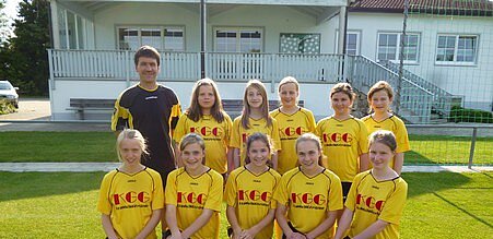 D-Juniorinnen des FC Maihingen in Trikots mit KGG Logo