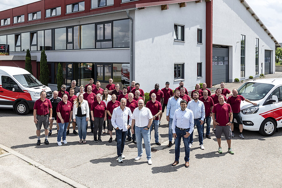 KGG Brandschutzsysteme team in front of the company building in Wallerstein