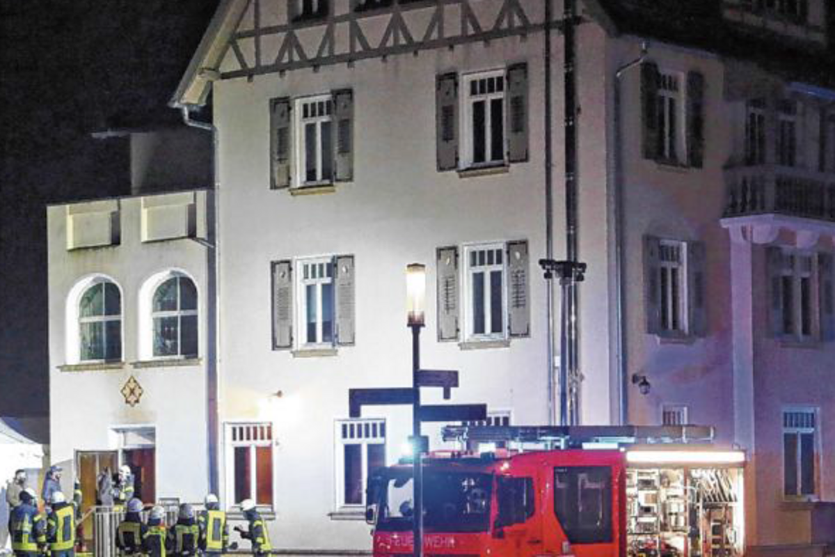 Foto: Hientzsch Feuerwehreinsatz an der Villa Hirzel, ein Brandschutzvorhang verhinderte Schlimmeres