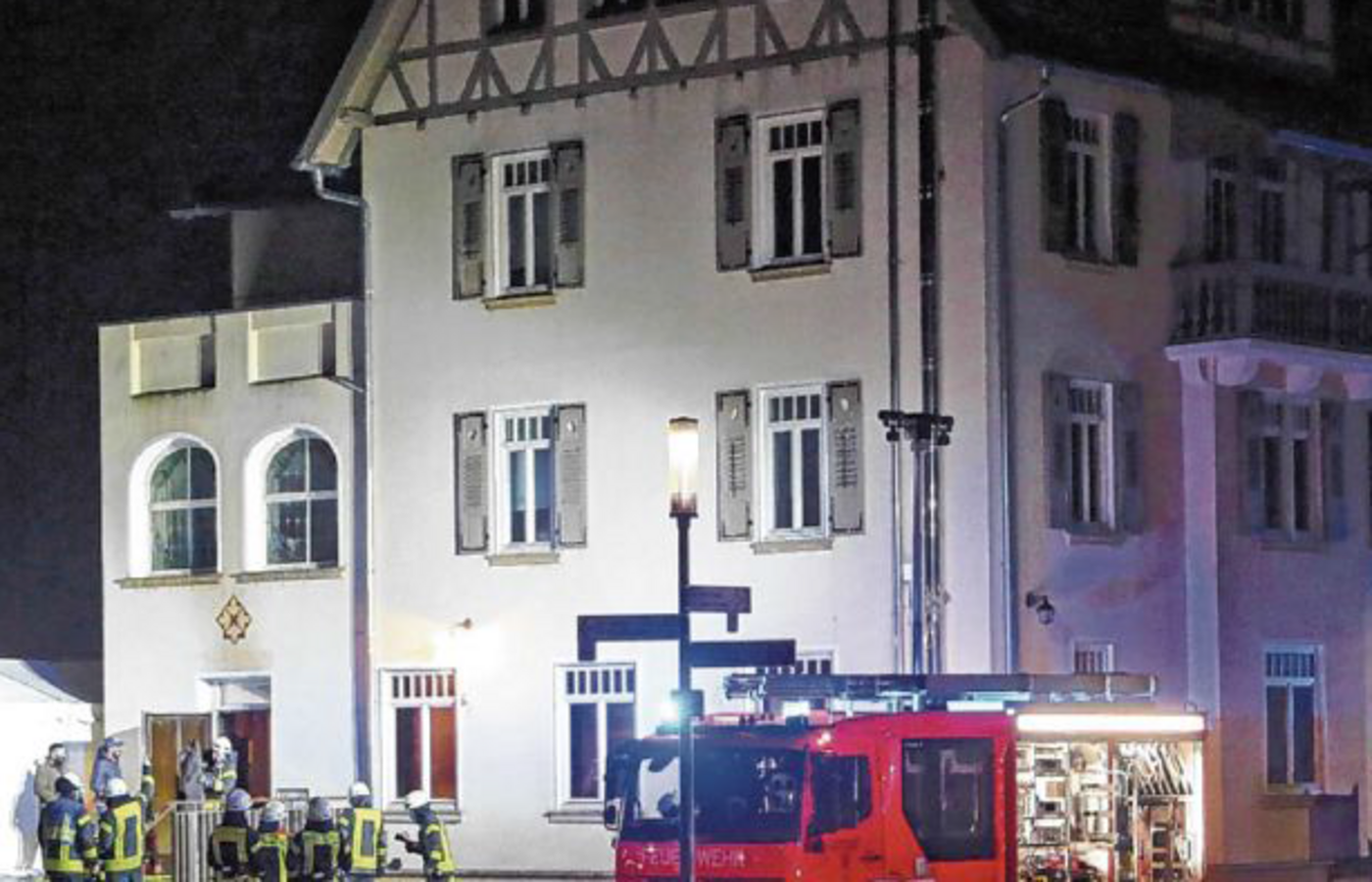 Foto: Hientzsch Feuerwehreinsatz an der Villa Hirzel, ein Brandschutzvorhang verhinderte Schlimmeres