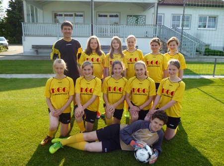 FC Maihingen girls football team in shirts with the KGG logo